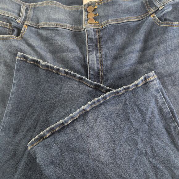 Lane Bryant Stretch Flare Jeans Women's Size 28 Medium Wash - Picture 2 of 10